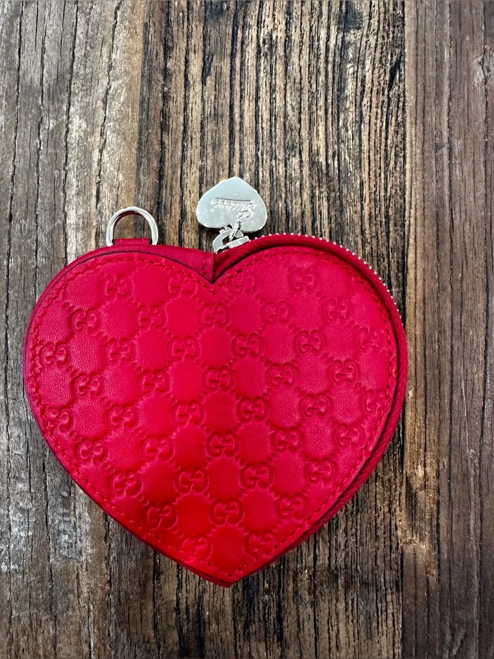 Gucci red Heart Coin Pouch with gold Heart Charm - Picture 2 of 10